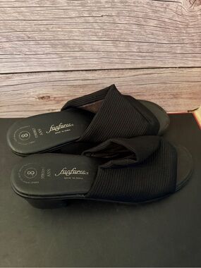 FANFARES Black Slip-On Low Heel Sandals